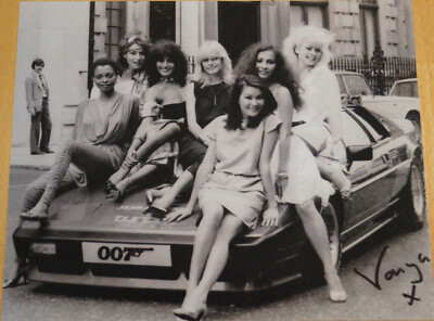 Vanya Seager Autogramm als Bond Girl in James Bond mit COA von B'BC