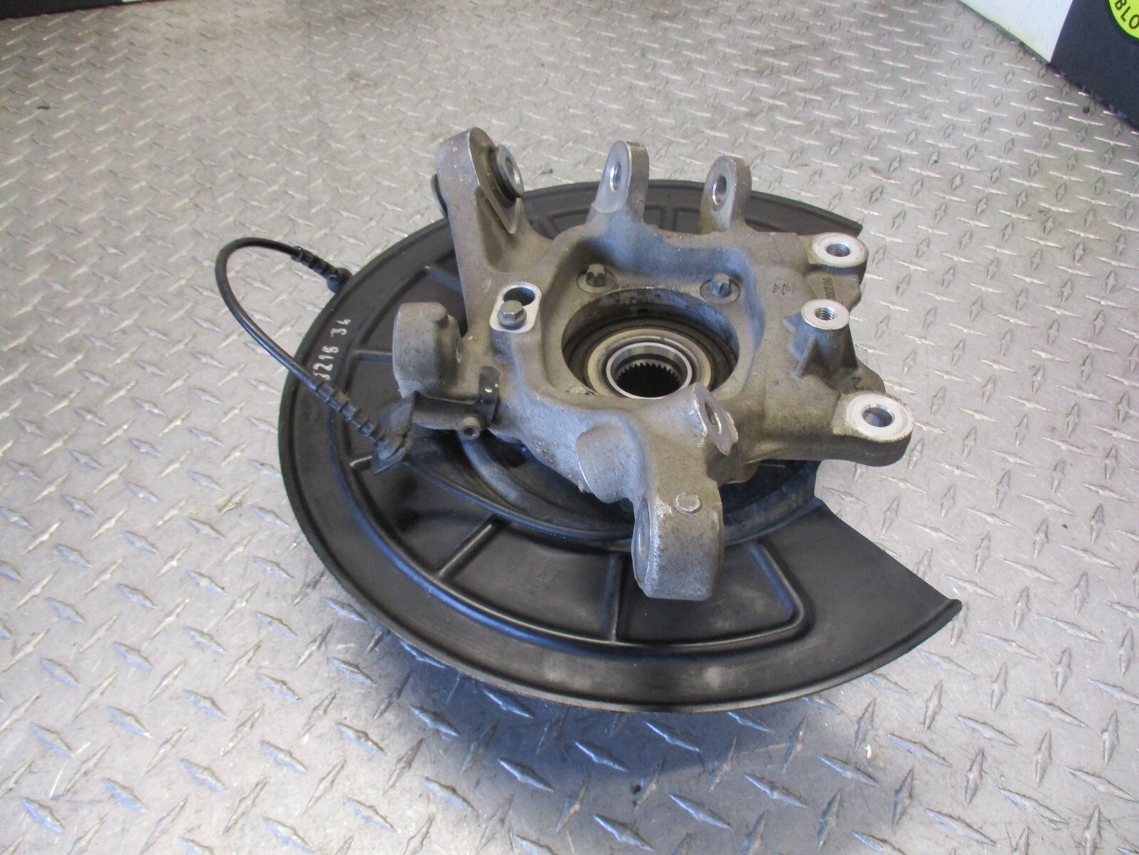 14-17 2017 Maserati Ghibli REAR LEFT DRIVER SPINDLE KNUCKLE 06700037740