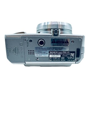 Sony Cyber-shot DSC-V1 5.0MP Silver Digital Camera (Does Not Turn