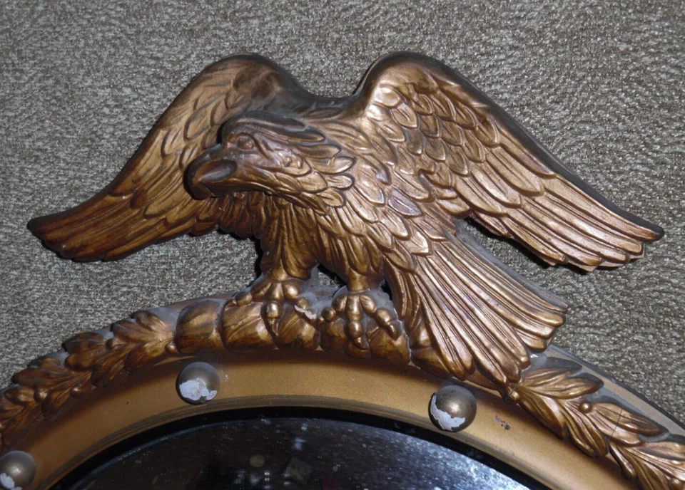 Espejo convexo con marco de águila de madera dorada estilo federal antiguo - 28" de alto Foto 2 de 4