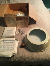 NEW IN BOX TOLEWARE CHANDELIER MONTGOMERY WARDS STYLEHOUSE LIGHT FIXTURE TAN 