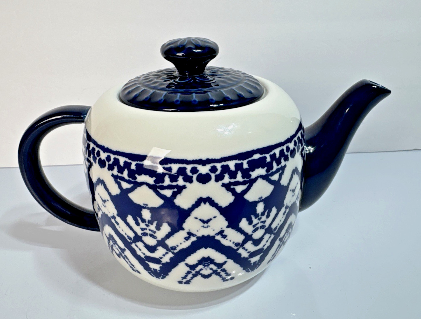 Ivory Blue-White Geometric Teapot w/ Lid • Unbranded • No Markings Classic 2.75"