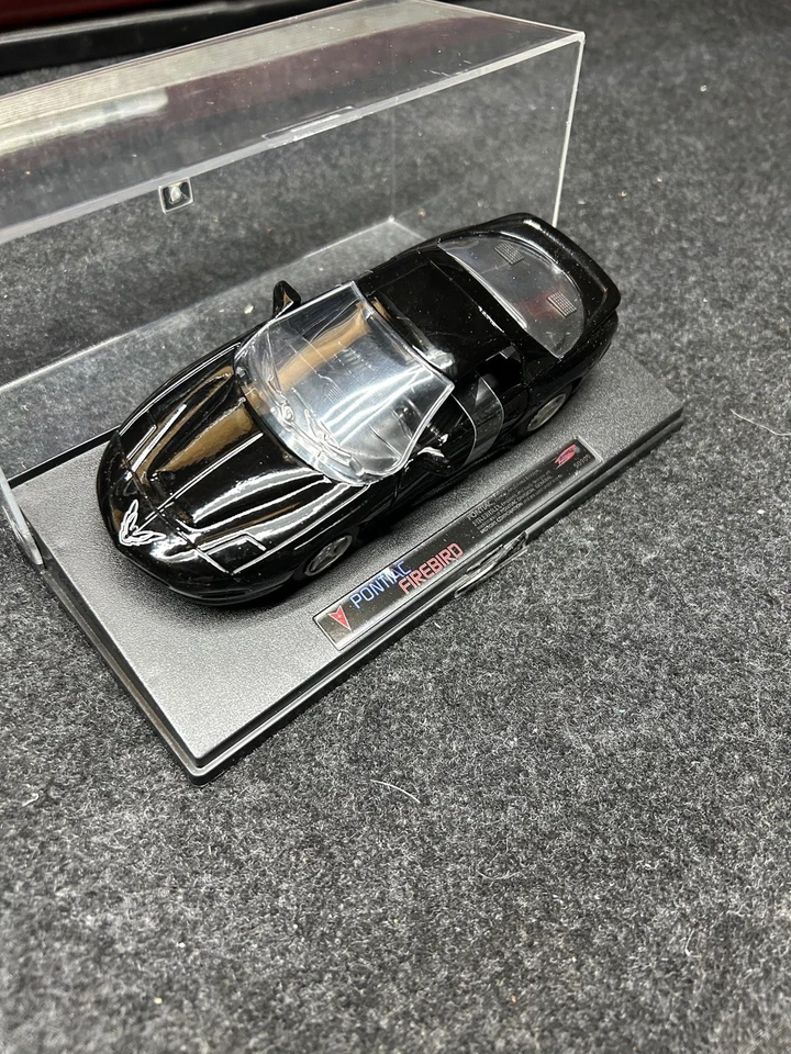NewRay 1/32 Scale Diecast 50909 - Pontiac Firebird - Black - Image 2 of 4