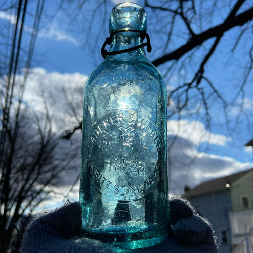 Antique Laderer & Weber WEISS BEER Newark NJ Pony Blob Top Bottle Essex County