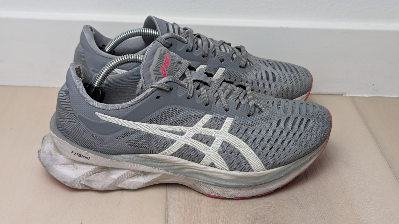 Asics Novablast Running Sneakers Shoes Sheet Gray White 1012A584 Womens Size 8 thumbnail 2