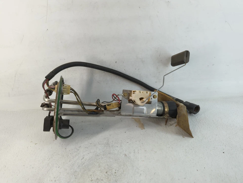 Conjunto de bomba de combustible eléctrica Lincoln Navigator 2001-2002 UERST Foto 3 de 4