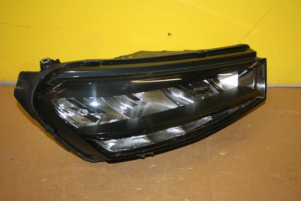 GENUINE SKODA FABIA RIGHT SIDE LED HEADLIGHT 6VC941016 *DAMAGED* - image 3 of 4