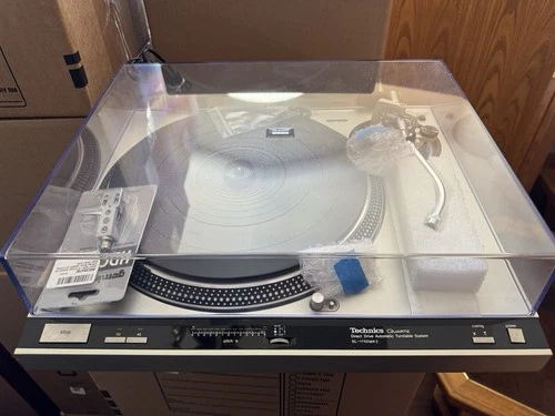 TECHNICS QUARTZ DIRECT AUTO TURNTABLE DRIVE SL-1700 MK2 TURNTABLE SYSTEM