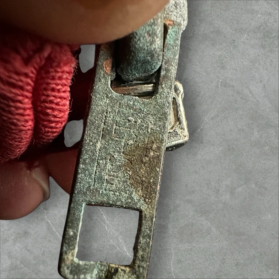 Vintage 1950s Red Waffle-Lined Hoodie WPL 7232 Distressed Zip-Up Sweatshirt - Image 4 of 4