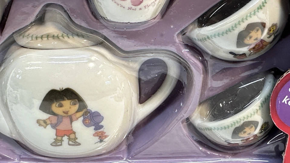 Juego de té de 13 piezas de recuerdo de porcelana Dora The Explorer 4 lugares - sellado Foto 4 de 4