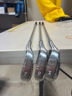 Callaway Golf STRATA 7 & 9 Irons & S Wedge - RH Graphite NEW (BH)