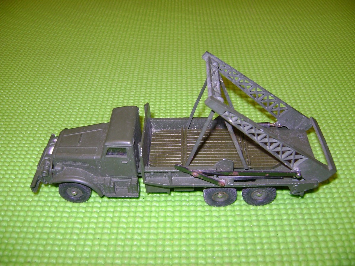 DINKY TOYS 884 CAMION MILITAIRE BROCKWAY POSEUR DE PONT AVEC SA
