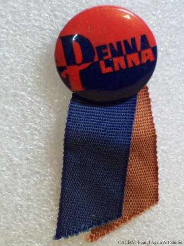 Prendedor de fútbol americano de los cuáqueros de la Universidad de Pennsylvania botón vintage con cinta Penn - Imagen 5 de 5