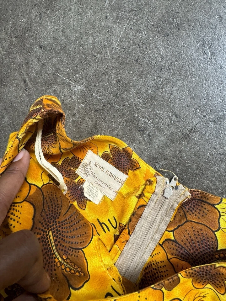 Vestido vintage sin mangas floral Royal Hawaiian de los años 60 oro amarillo Foto 3 de 4