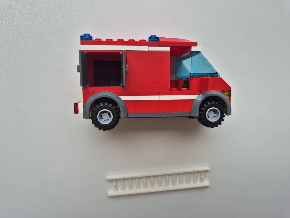LEGO 60023 City Starter Set, foto 2 di 5