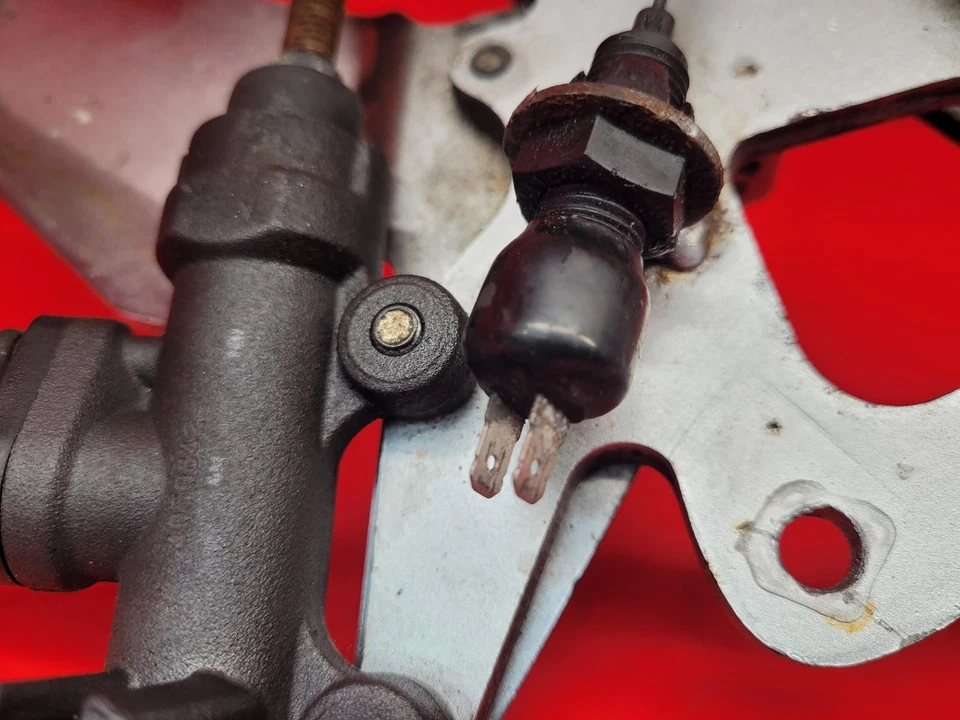 REPOSAPIÉS DERECHO SUZUKI GS 500 2004 Foto 2 de 4