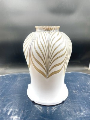 Todd Phillips Art Glass Quoizel Lamp Shade w/ Pulled Feather Design Signed