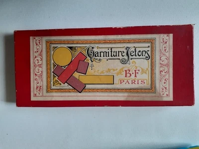 Ancienne boite en carton au bon marché remplie de 99 jetons en os - Photo 1/4