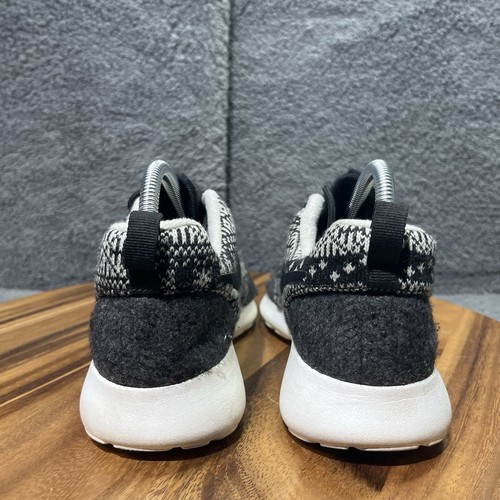 Nike Roshe Run Winter Athletic Lightweight Running Shoe 685286 Women Size 7.5 - Picture 9 of 12