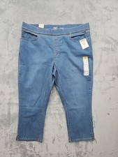 Levi Strauss Signature Gold Women's Totally Shaping Pull On Capri Gold 22 / W36