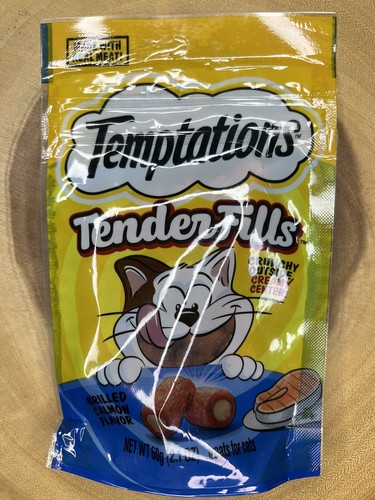 TEMPTATIONS Tender Fills Grilled Salmon Flavor Soft Chew Treats for Adult Cats - Picture 3 of 13