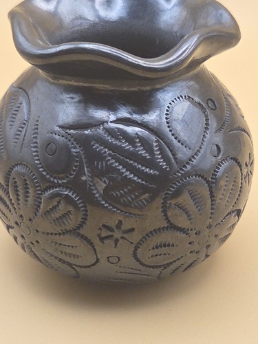 Dona Rosa Black Pottery Oaxaca Mexico Signed Handmade Small Vase - Picture 11 of 14