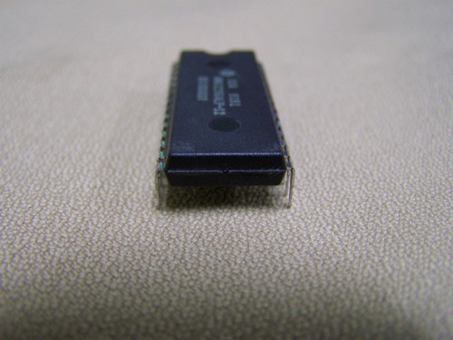 Hitachi USA HM62256ALP-12 28P DIP RAM IC NEW - Picture 2 of 4
