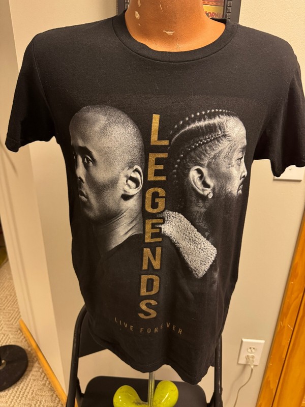KOBE BRYANT & NIPSEY HUSSLE LEGENDS LIVE FOREVER T-SHIRT SMALL