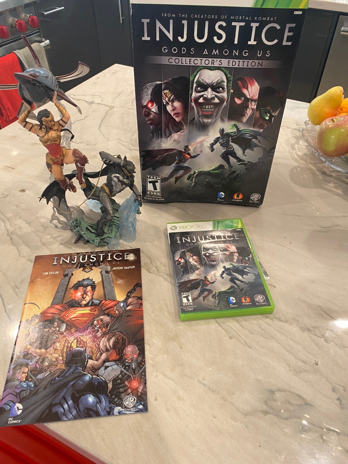 Injustice Gods Among Us Collector's Edition Xbox 360 Statue Comic & Game  *READ*