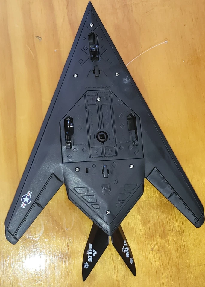 Newray Stealth Bomber 1:144 scale, F-117A Nighthawk, USAF 37th TFW, 417th TFS - Image 4 of 4