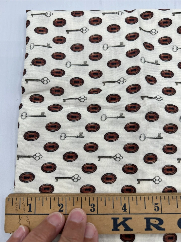 Telas QT Steampunk Halloween 2 por Desiree's Designs 1 yarda llaves blancas algodón Foto 2 de 2