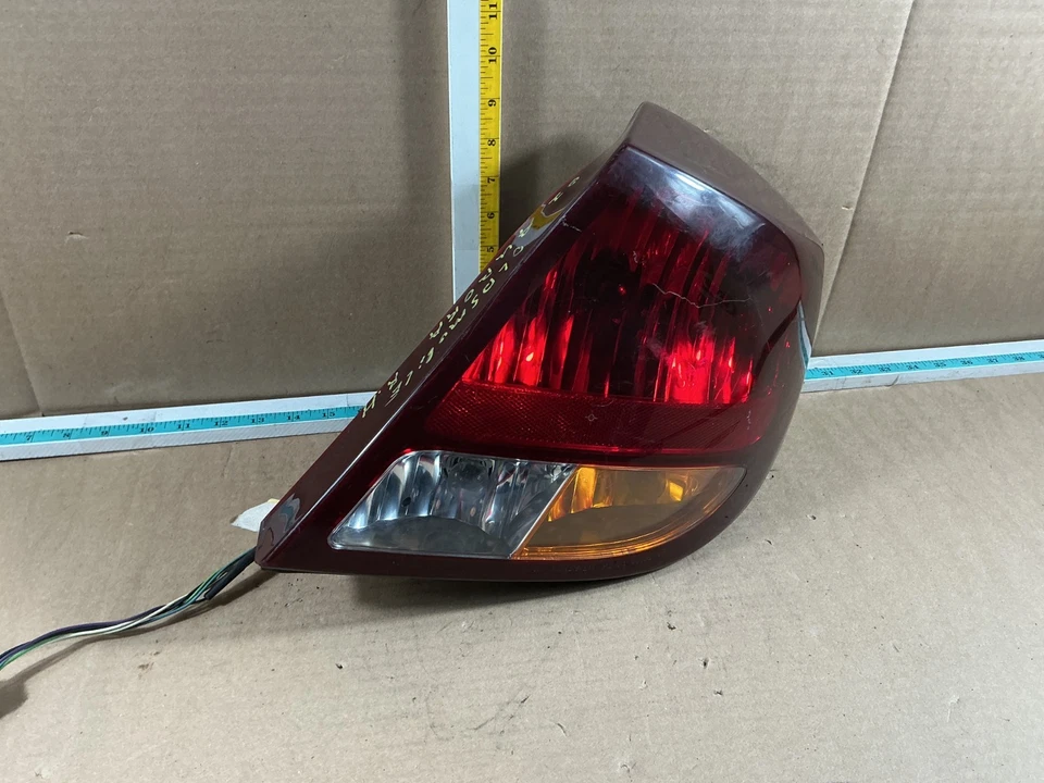 Conjunto de luz trasera izquierda del lado del conductor Hyundai Elantra 1999-2000 Foto 3 de 4