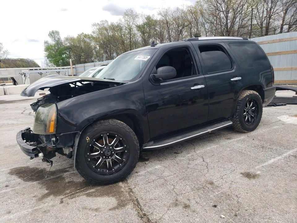 2008-2013 GMC YUKON DENALI Fuel Filler Door Black 15940678 08-13   - Imagem 2 de 4