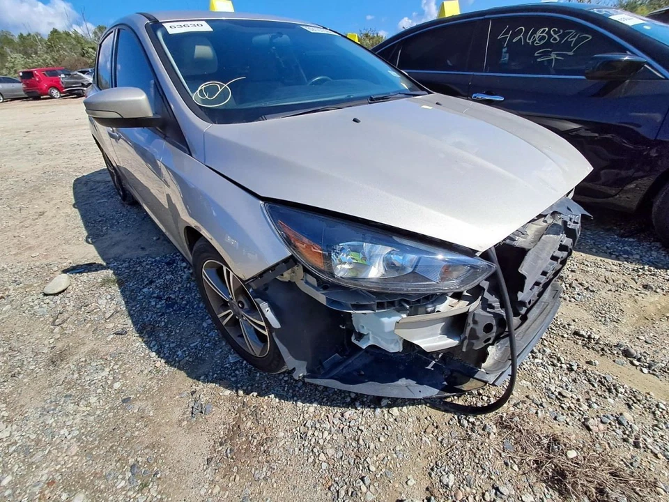 Правостороннее крыло 2017 Ford Focus от оригинального производителя б/у 4DR SED GLD 127 000 миль - Изображение 2 из 4