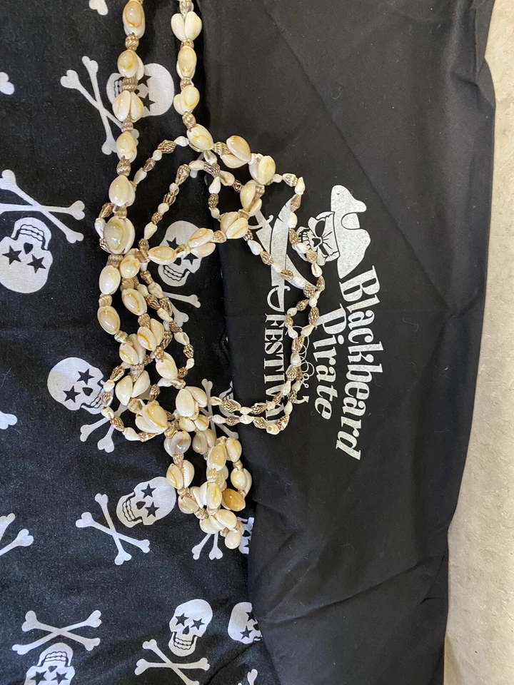 Ropa pirata  Foto 2 de 3