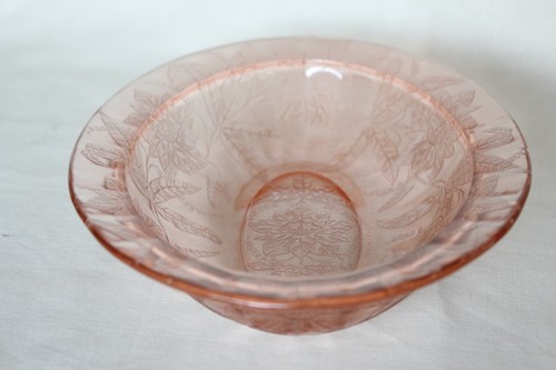Art Deco Pink Glass 'Poinsettia' Oval Dish by Jeannette Glass Co - Picture 5 of 6