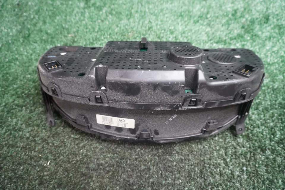 Hyundai Genesis 2012 2013 velocímetro calibre clúster fabricante de equipos originales 110 k millas 940113M531 Foto 2 de 4