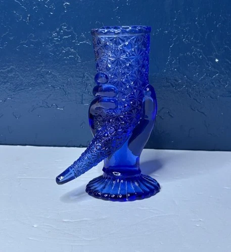 GORGEOUS ANTIQUE ART GLASS CORNUCOPIA (HORN OF PLENTY) HAND VASE BY FENTON
