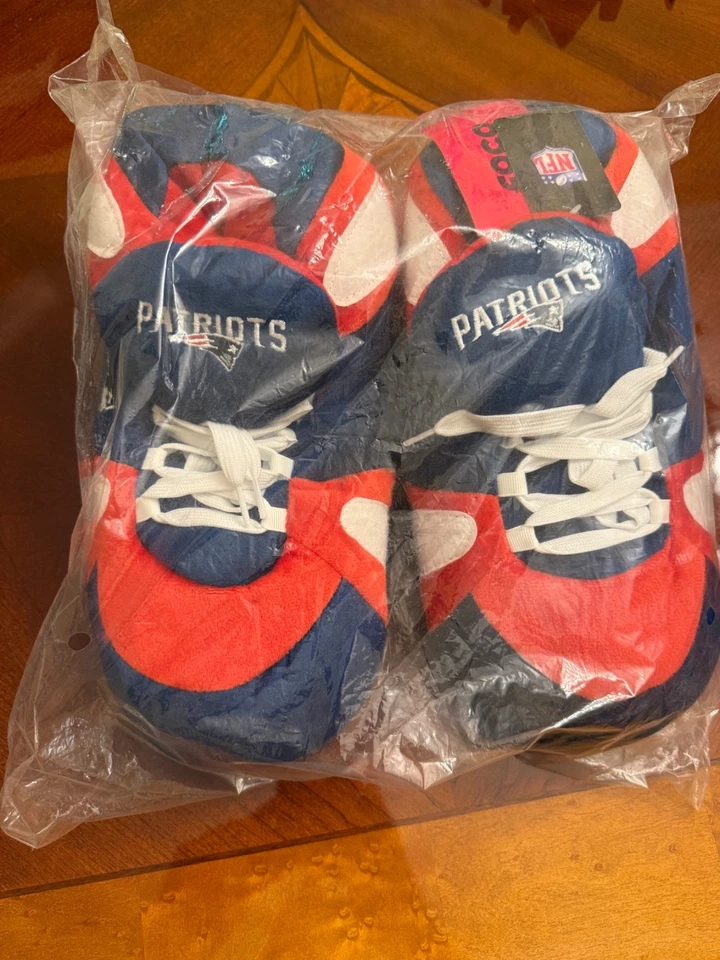 New England Patriots ComfyFeet Original Comfy Feet Sneaker Slippers Unisex NWT’s - Image 4 of 4
