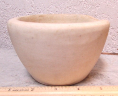 Vintage Standard Trenton Mortar bowl only, 3 x 4.75 inch, some wear on lip - Picture 5 of 5