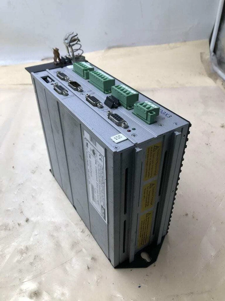 Servoaccionamiento de CA Parker Compax3 C3S025V2-F10-I20-T11-M00 230V 6A Foto 2 de 4