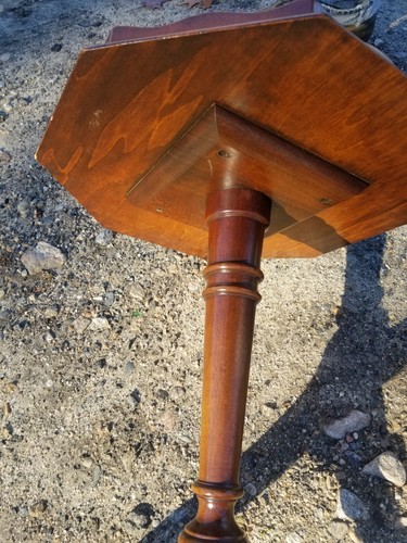 Antique Elegant Small hex shape side Lamp, read table mahogany picture 25" Tall - Picture 5 of 7