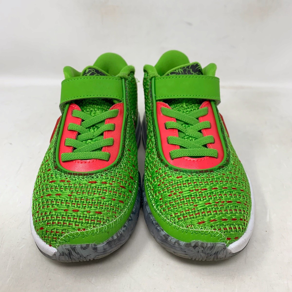 最新バスケシューズ☆LeBron XX \"Stocking Stuffer\"☆お早めに！ Nike Lebron XX 20 'Stocking Stuffer' Green Sneakers, Size 6Y
