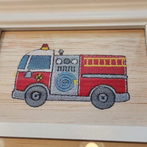 Einzigartiges besticktes Holz Feuerwehrauto Flugzeug Zug Kinderzimmer Wand Dusche Geschenk - Bild 9 von 11