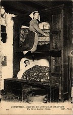 CPA Moeurs et Costumes Bretons - Un lit a double etage (384165)