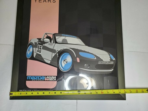 Póster Mazda Miata Miata 20 años Mazda Raceway Laguna Seca 26"x20" marco metálico - Imagen 7 de 8