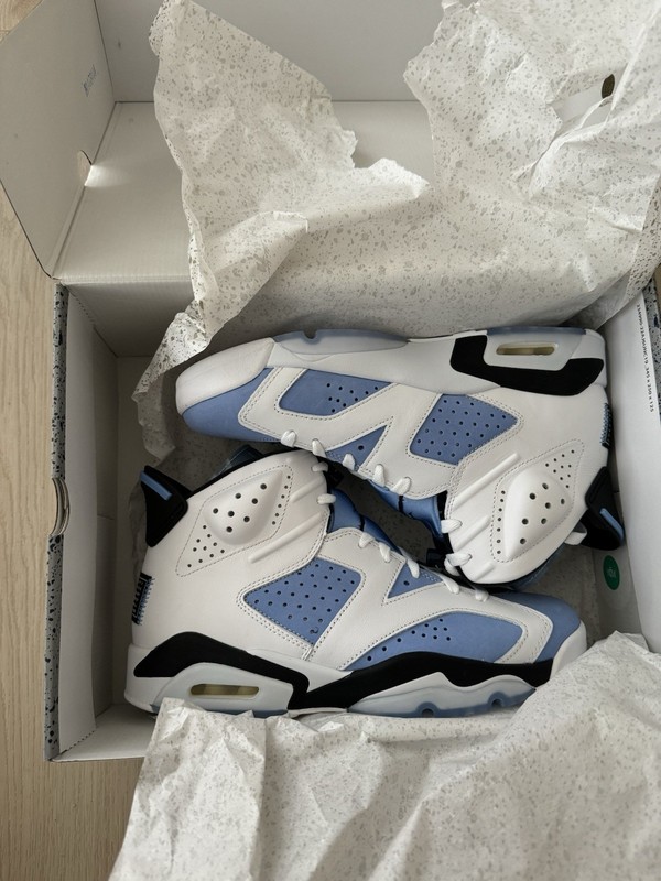 Size 9 - Air Jordan 6 Retro UNC
