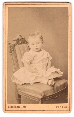 Fotografie E. Schleicher, Leipzig, Johannesgasse 29, Portrait blondes süßes Mäd 