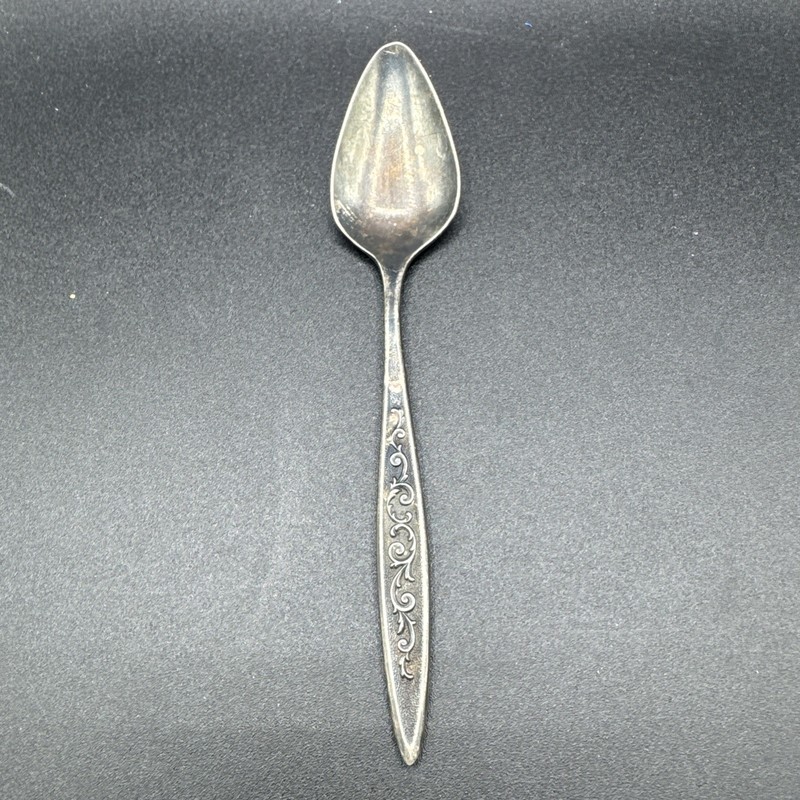 VTG 1847 Rogers Bros IS Silverplate Teaspoon Ornate Scroll Pattern SP￼