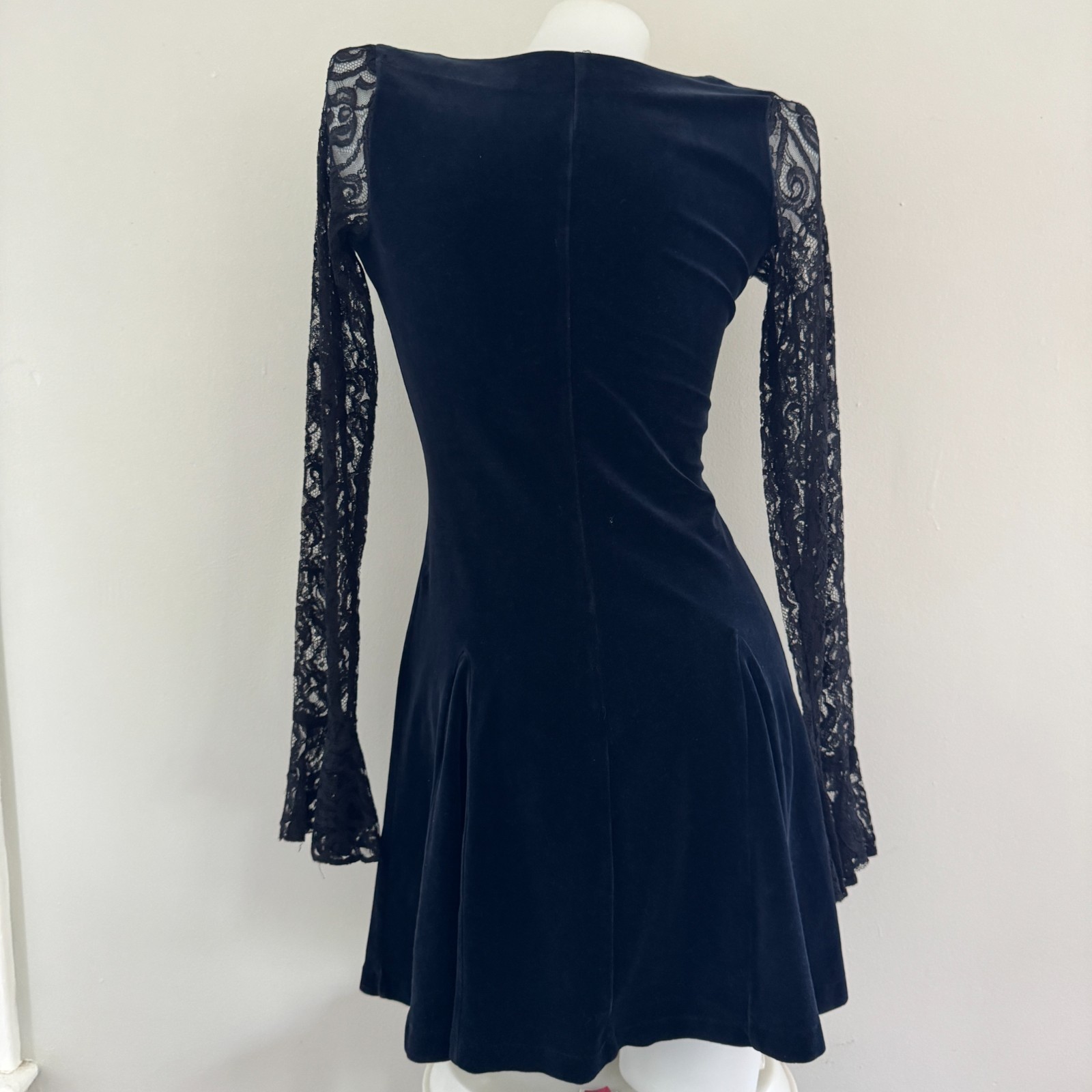 betsey johnson blue velvet dress 90s vtg Black LACE Sleeves Navy V… Size:US2/UK6 New With Tags. instock: 3XS_2-4 Easy Spirit Jain 5.5